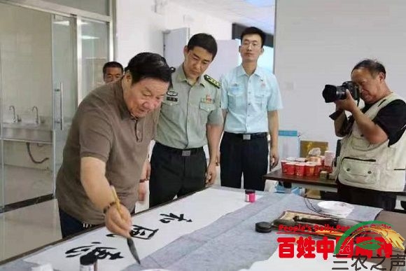 德孝中华周刊德孝中华书画院沧州分院举行“书画进军营庆八一慰问子弟兵”活动