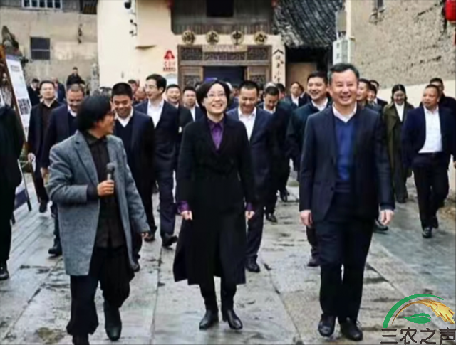文笔铺锦绣 书香润山居——走近古村振兴的拓荒者包登峰