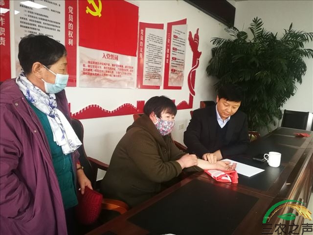 内蒙古兴安盟中医冯殿慧送医下乡暖人心 雷锋精神闪光芒 