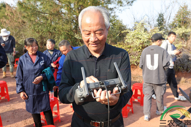 一人管理150亩脐橙园！农业无人机助果农走出致富新路