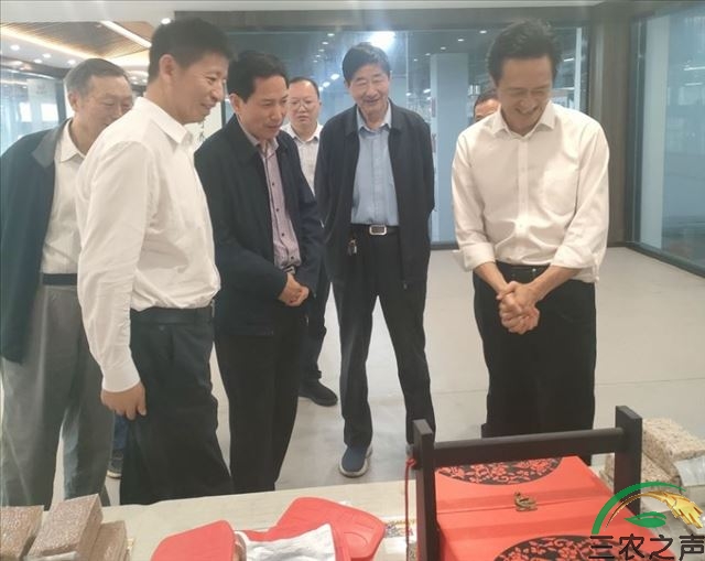 张家界市委副书记、市长王洪斌到央舆三风健康产业管理（北京）有限公司合作企业张家界华米新粮食有限公司调研